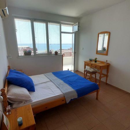 Apartment In St. Vlas With Terrace Sveti Vlas Eksteriør billede