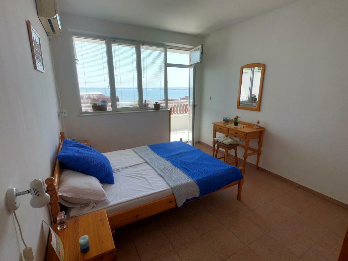 Apartment In St. Vlas With Terrace Sveti Vlas Eksteriør billede