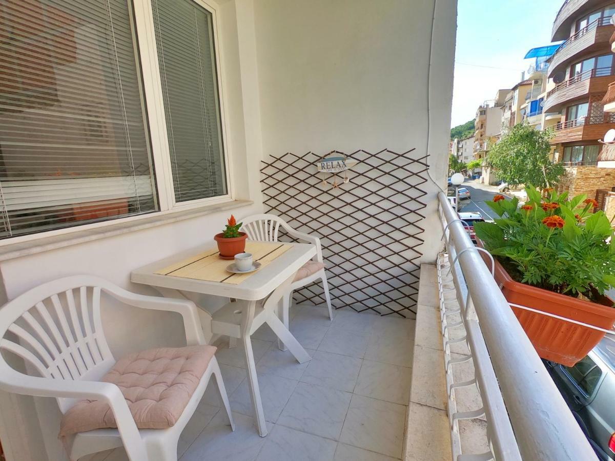 Apartment In St. Vlas With Terrace Sveti Vlas Eksteriør billede