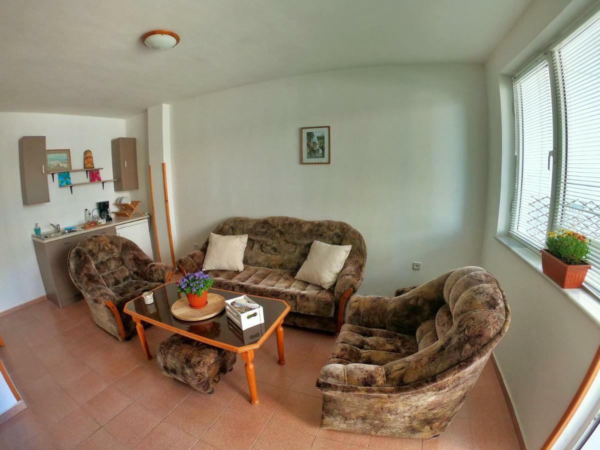Apartment In St. Vlas With Terrace Sveti Vlas Eksteriør billede