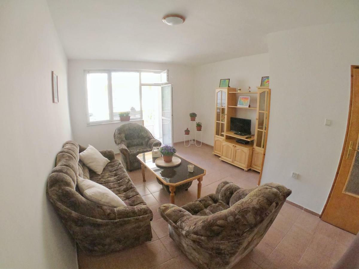 Apartment In St. Vlas With Terrace Sveti Vlas Eksteriør billede