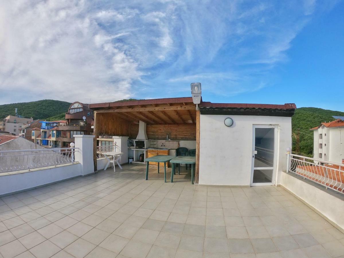 Apartment In St. Vlas With Terrace Sveti Vlas Eksteriør billede