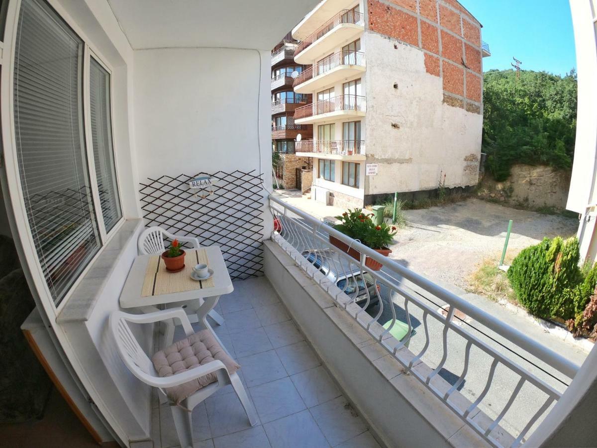 Apartment In St. Vlas With Terrace Sveti Vlas Eksteriør billede