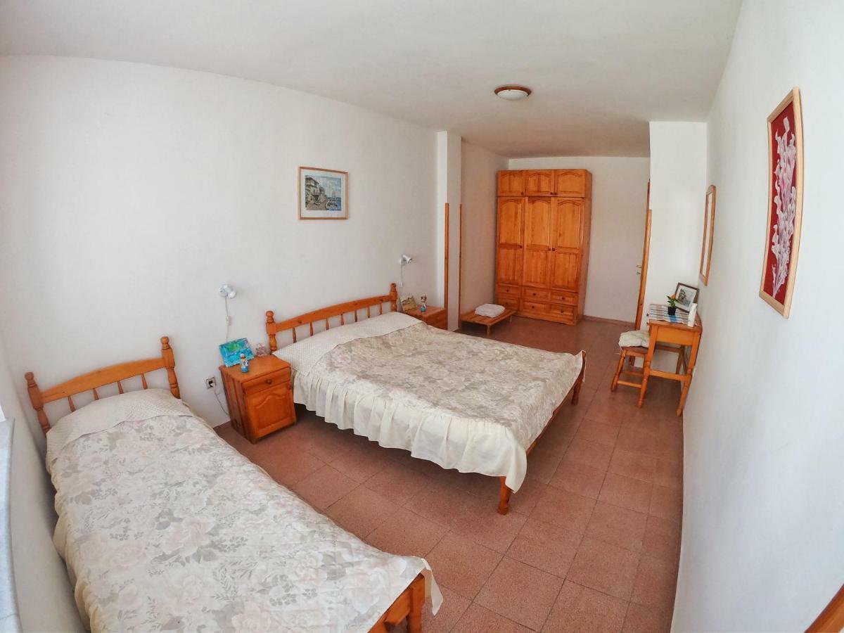 Apartment In St. Vlas With Terrace Sveti Vlas Eksteriør billede